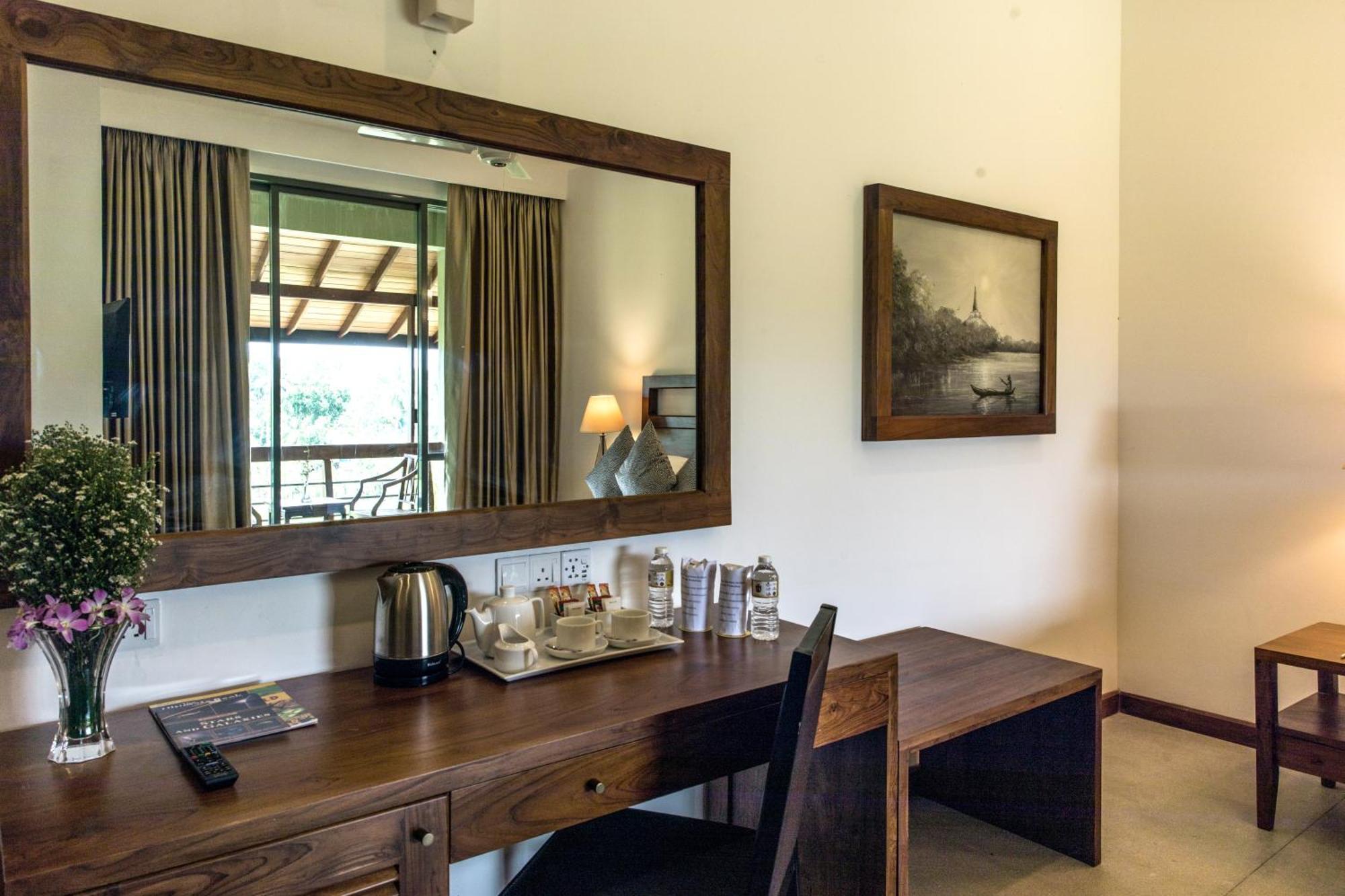 Earls Rajarata Hotel Anuradhapura Room photo